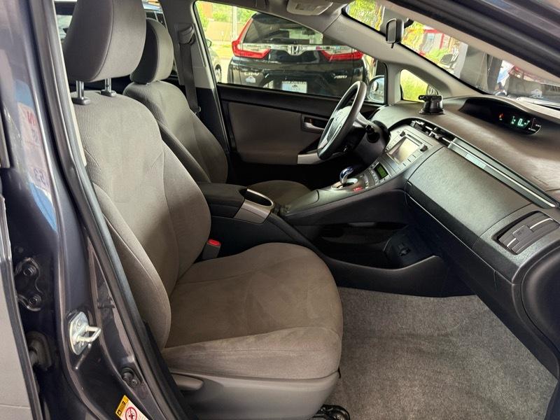 Toyota Prius Two 2015