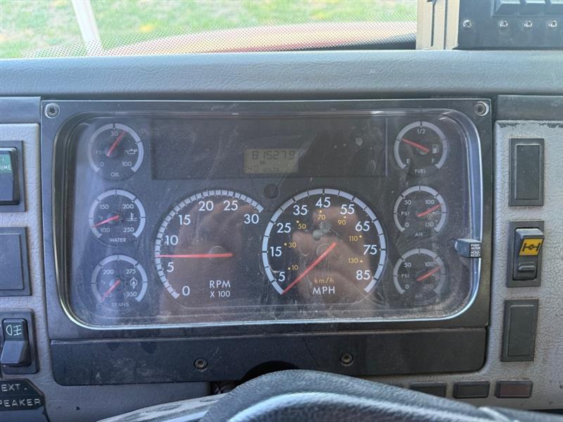 Freightliner FL80  2004