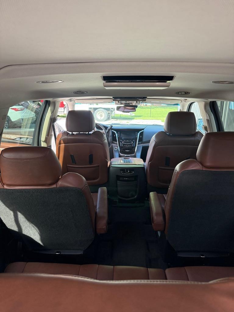 Cadillac Escalade ESV Premium 4WD 2016