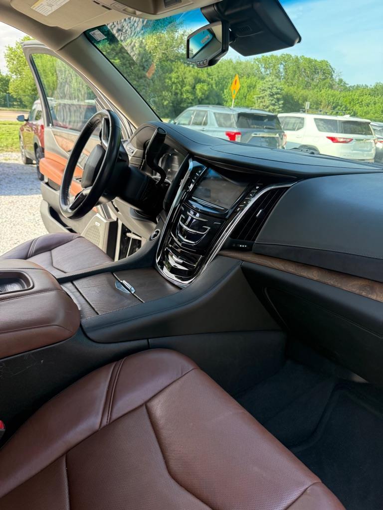 Cadillac Escalade ESV Premium 4WD 2016