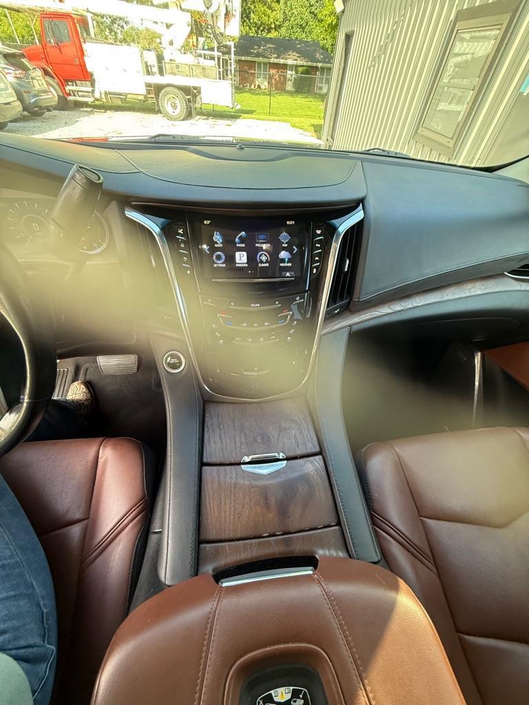 Cadillac Escalade ESV Premium 4WD 2016