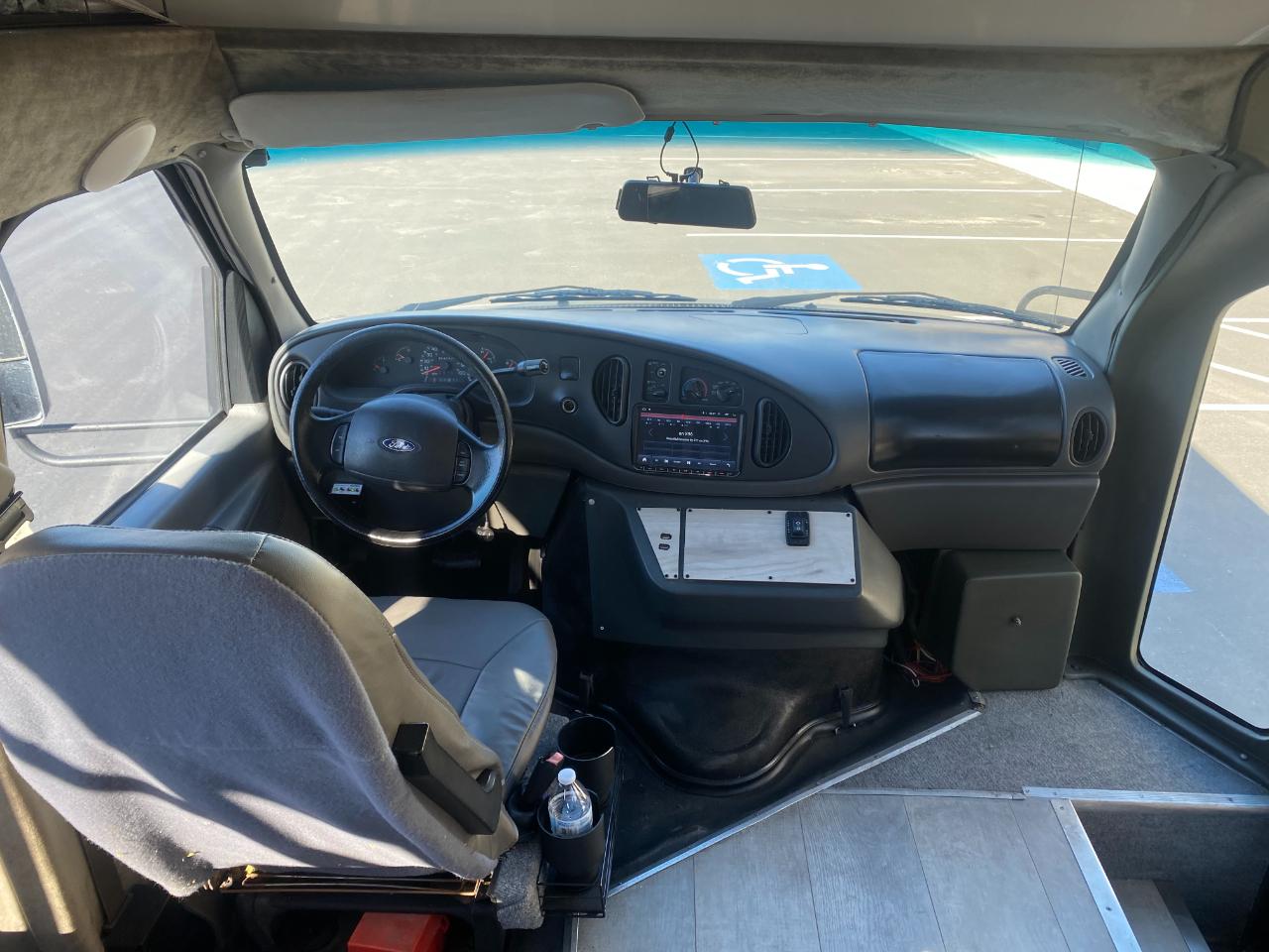 Ford Econoline E-350 Super Duty 2003