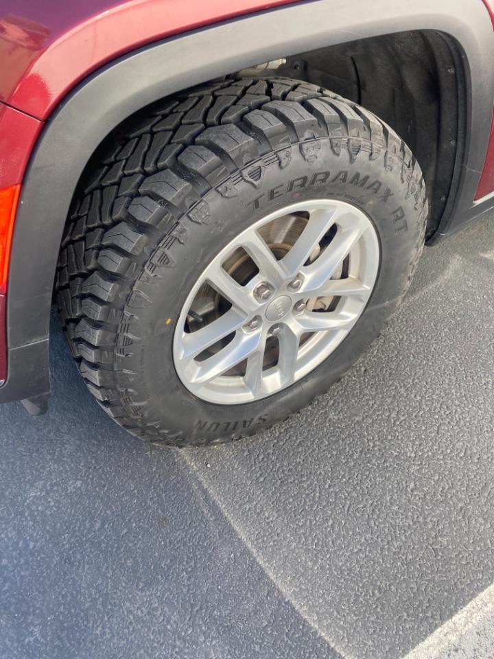 Jeep Grand Cherokee L Laredo 4WD 2023