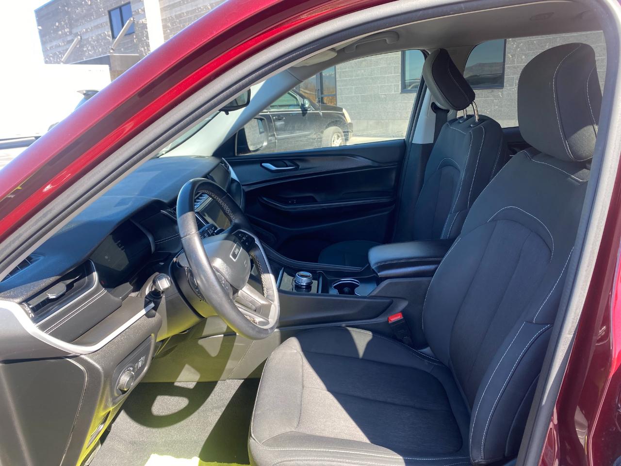 Jeep Grand Cherokee L Laredo 4WD 2023