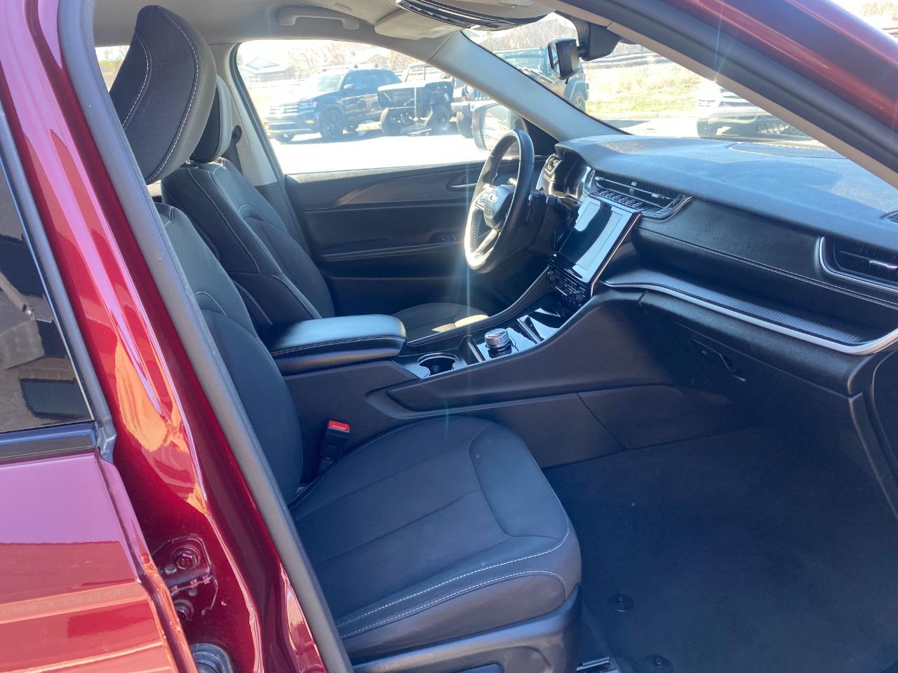 Jeep Grand Cherokee L Laredo 4WD 2023