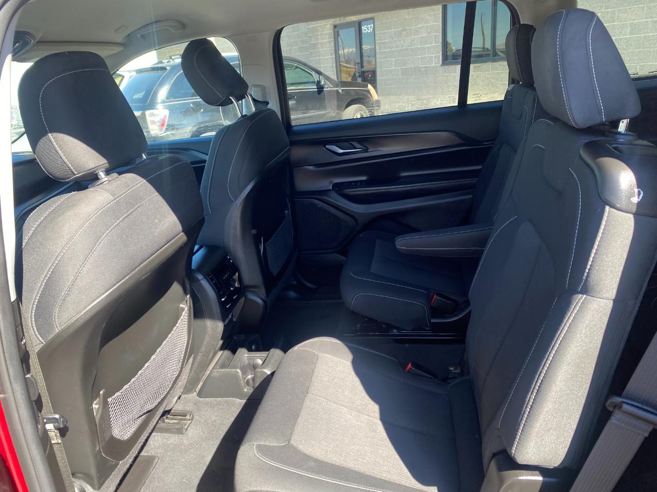 Jeep Grand Cherokee L Laredo 4WD 2023