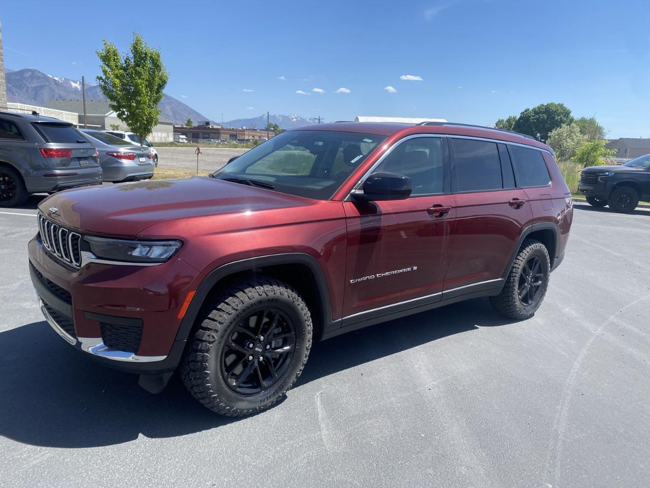 2023 Jeep Grand Cherokee L Laredo 4WD