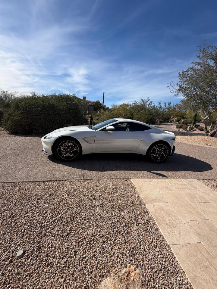 Aston Martin Vantage Coupe 2021