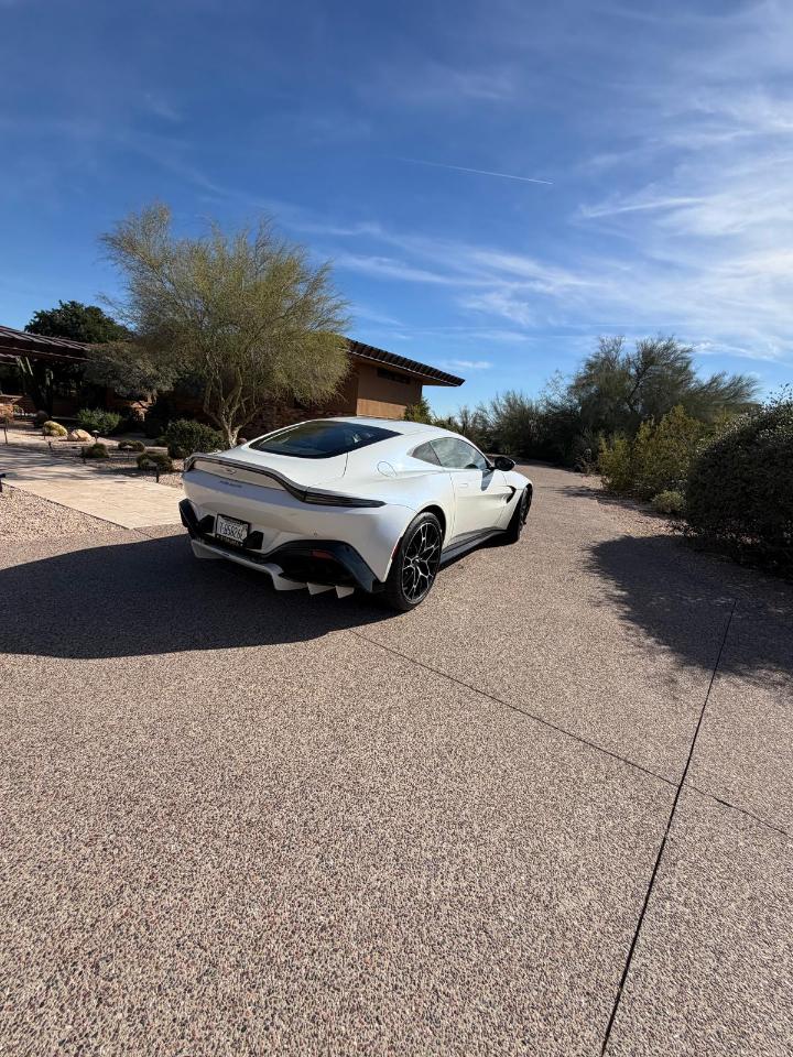 Aston Martin Vantage Coupe 2021