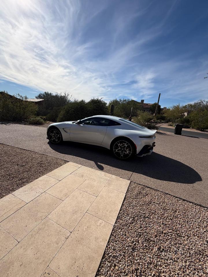 Aston Martin Vantage Coupe 2021