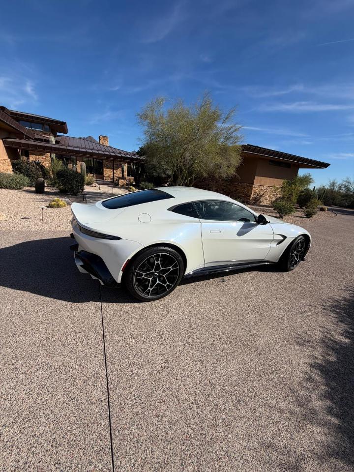 Aston Martin Vantage Coupe 2021