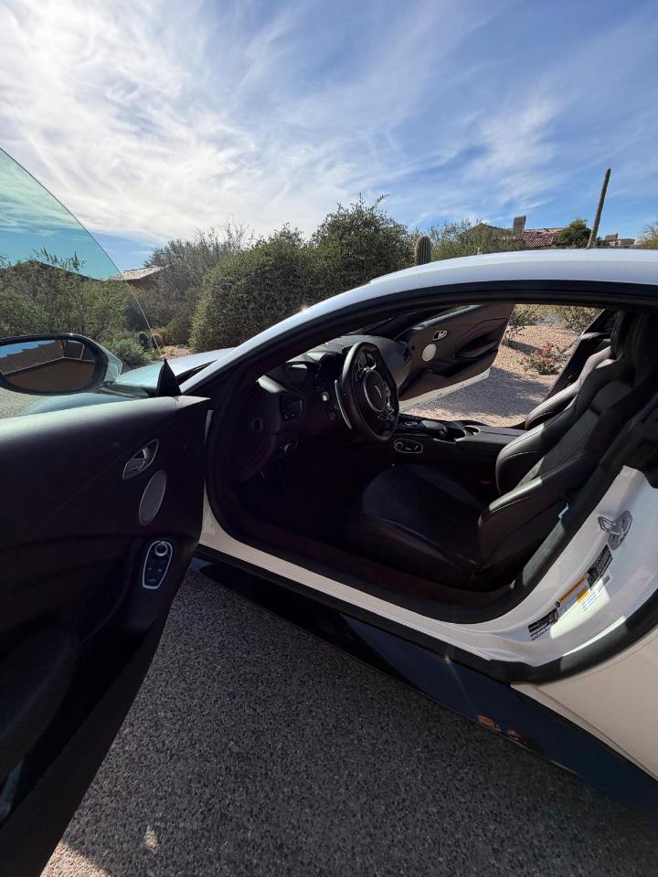 Aston Martin Vantage Coupe 2021