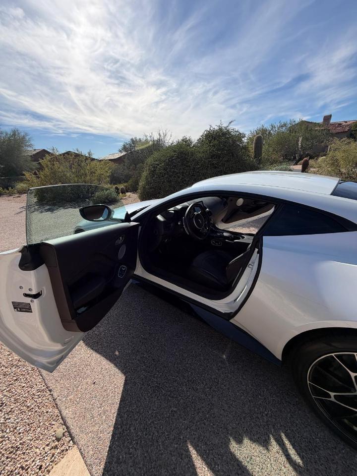 Aston Martin Vantage Coupe 2021