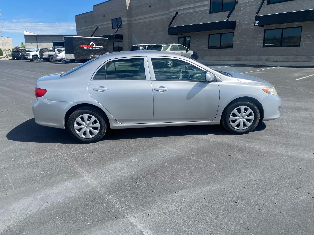Toyota Corolla Base 4-Speed AT 2010