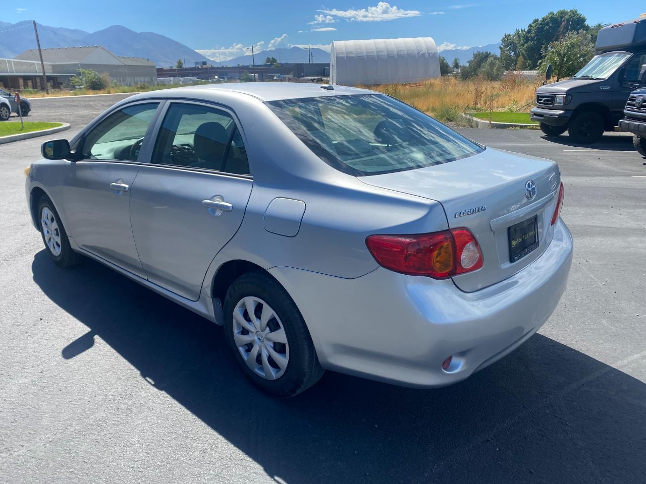 Toyota Corolla Base 4-Speed AT 2010