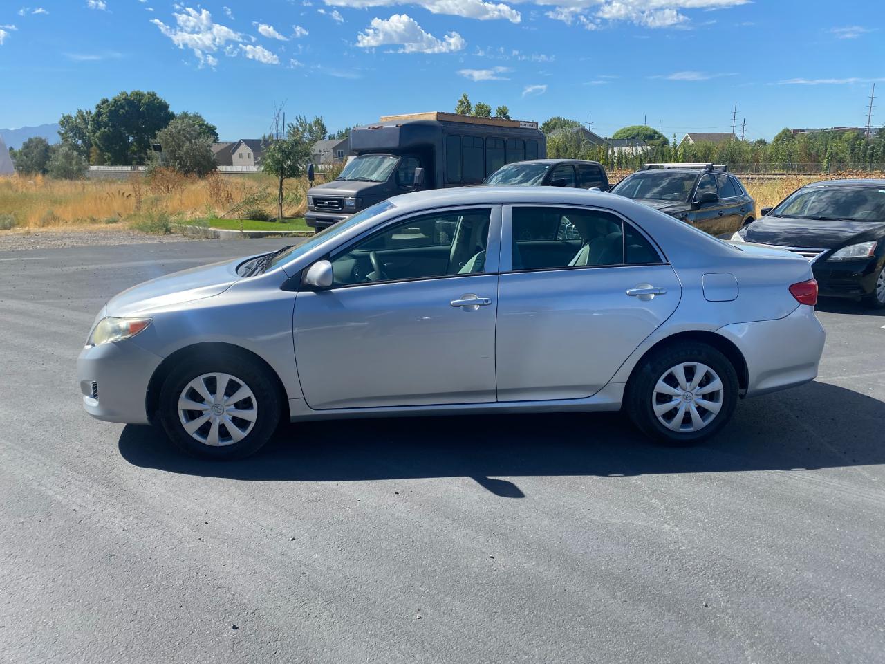 Toyota Corolla Base 4-Speed AT 2010