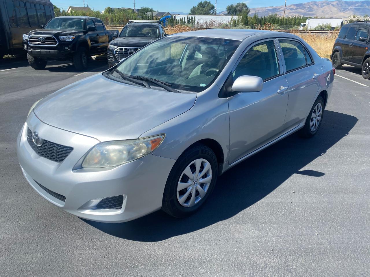 Toyota Corolla Base 4-Speed AT 2010