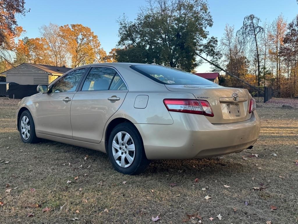 Toyota Camry SE 6-Spd MT 2010