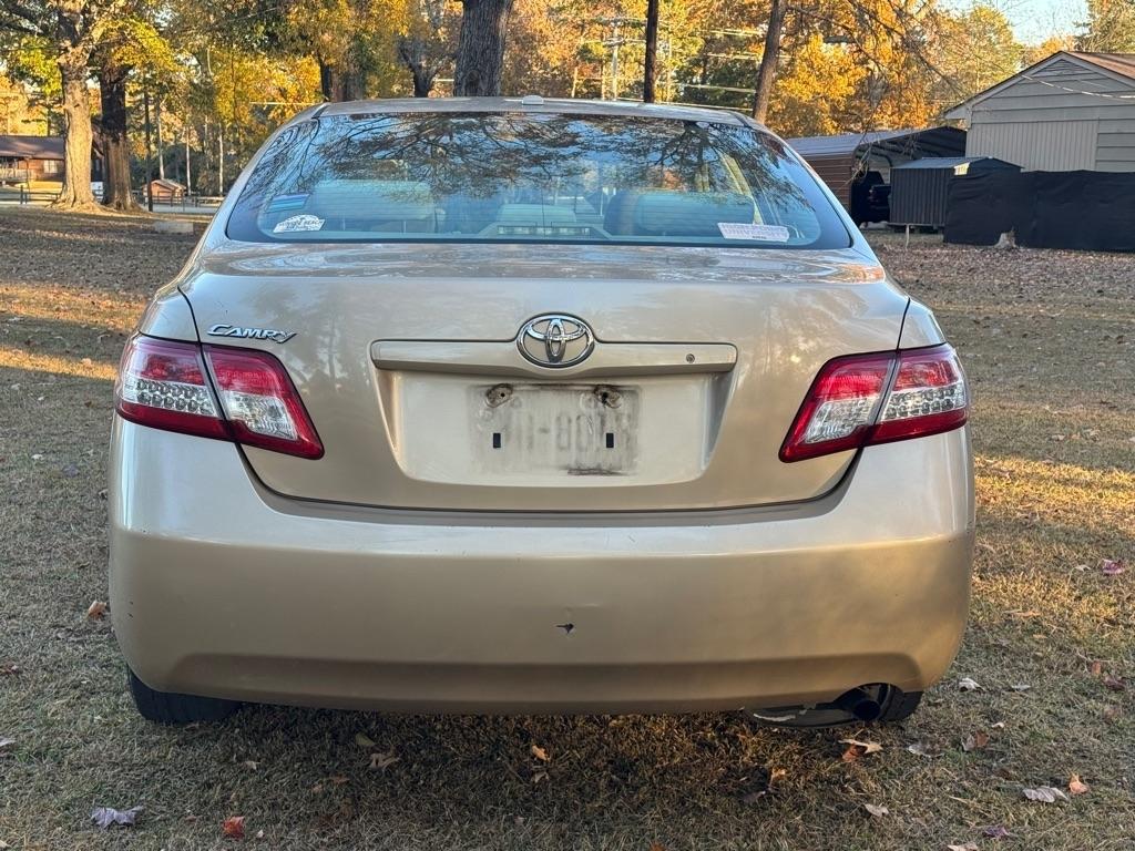 Toyota Camry SE 6-Spd MT 2010