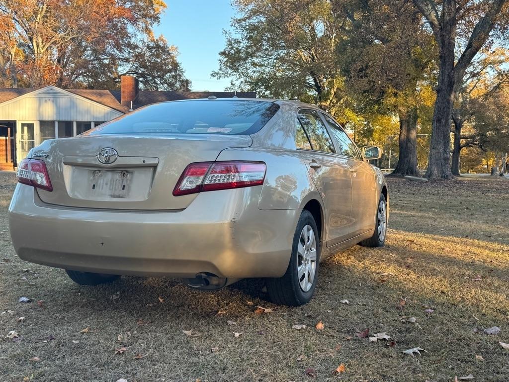 Toyota Camry SE 6-Spd MT 2010