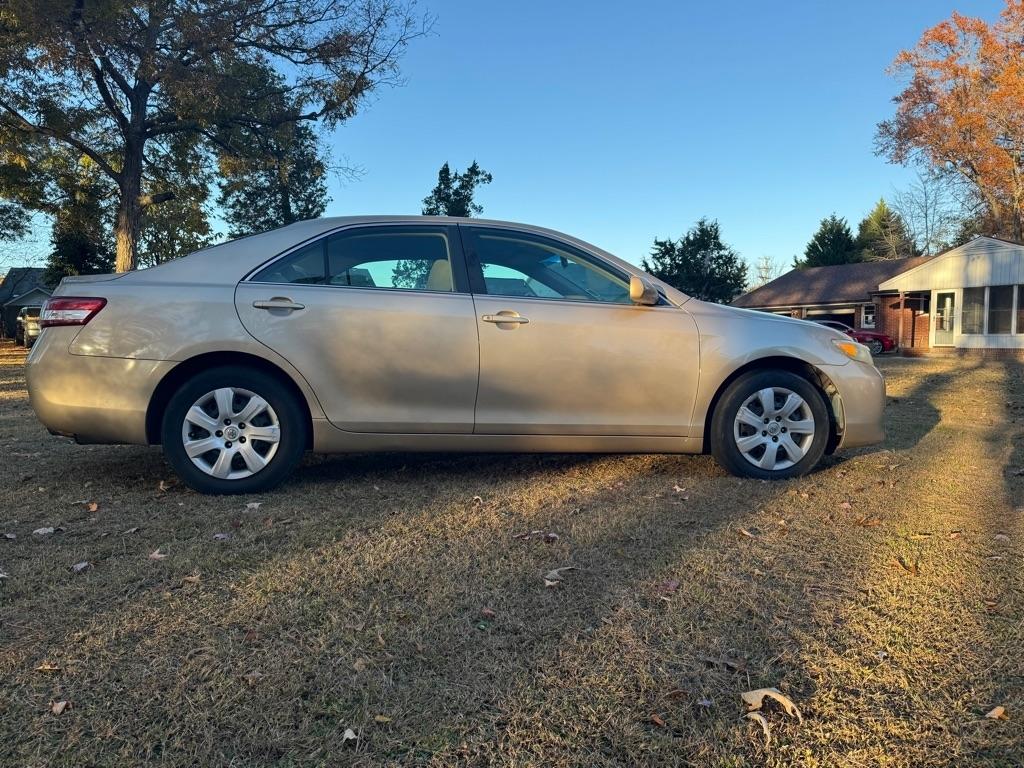 Toyota Camry SE 6-Spd MT 2010