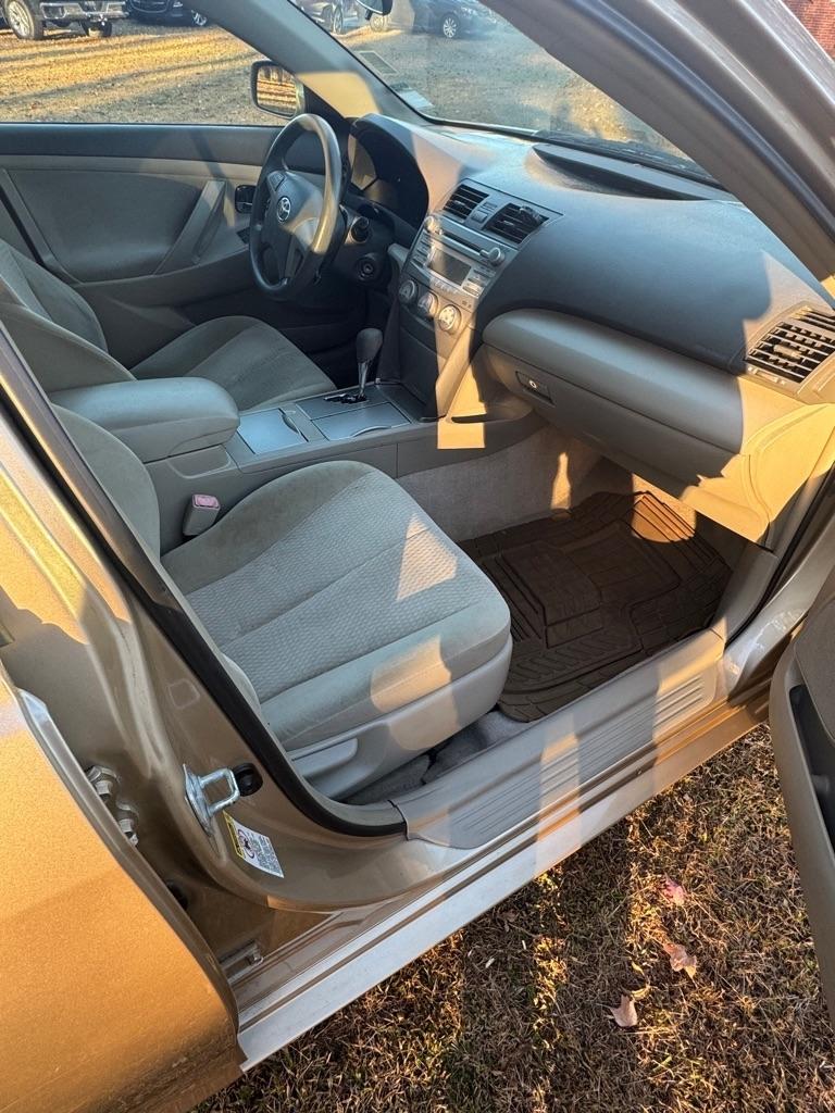 Toyota Camry SE 6-Spd MT 2010