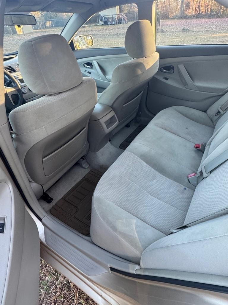 Toyota Camry SE 6-Spd MT 2010