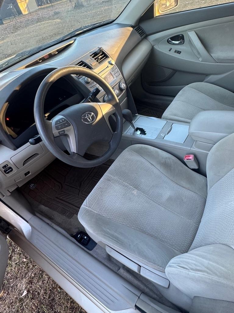 Toyota Camry SE 6-Spd MT 2010