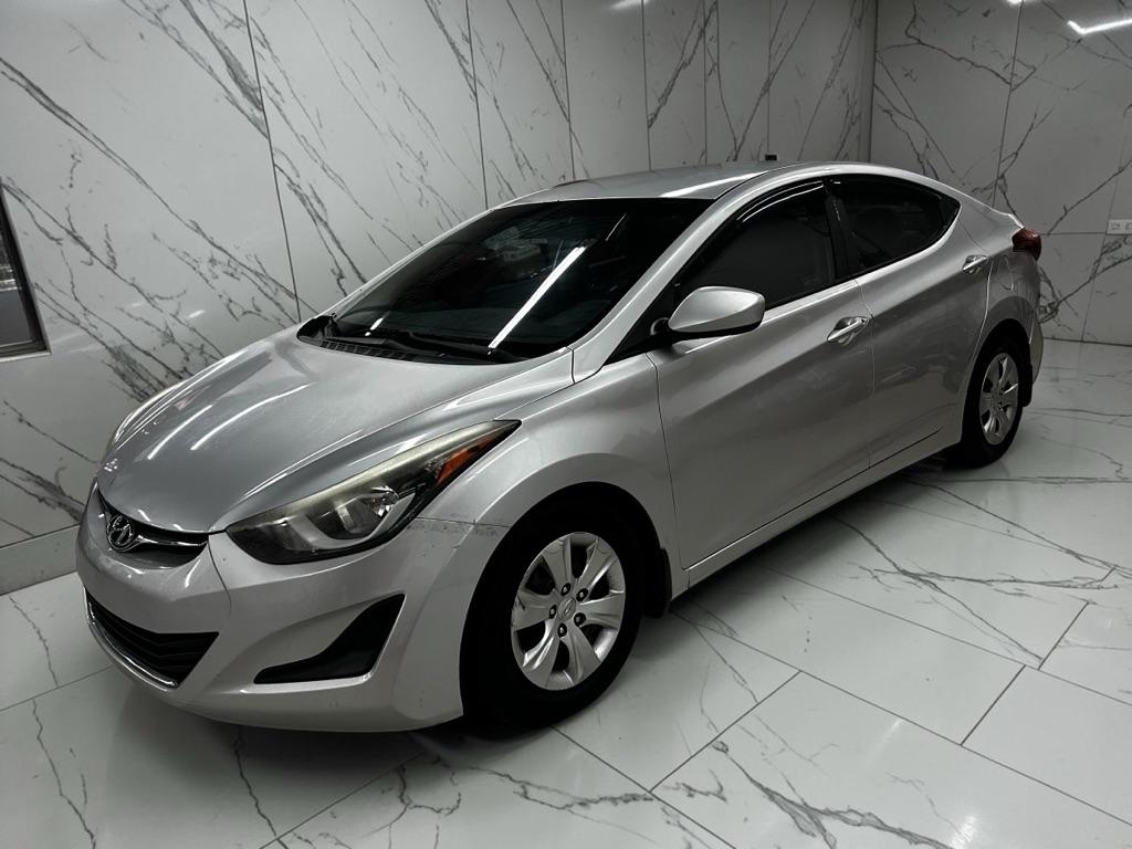Hyundai Elantra SE 6AT 2016