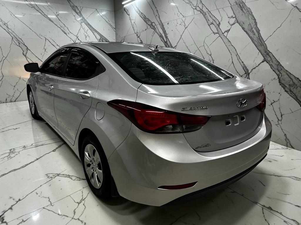 Hyundai Elantra SE 6AT 2016
