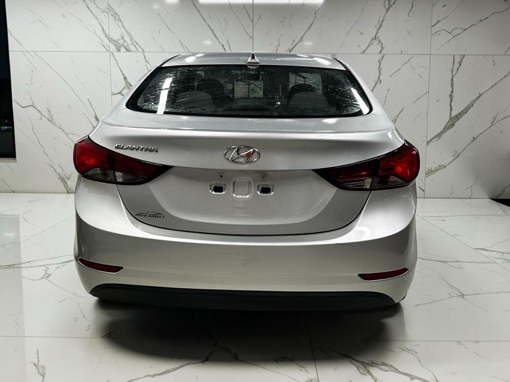 Hyundai Elantra SE 6AT 2016
