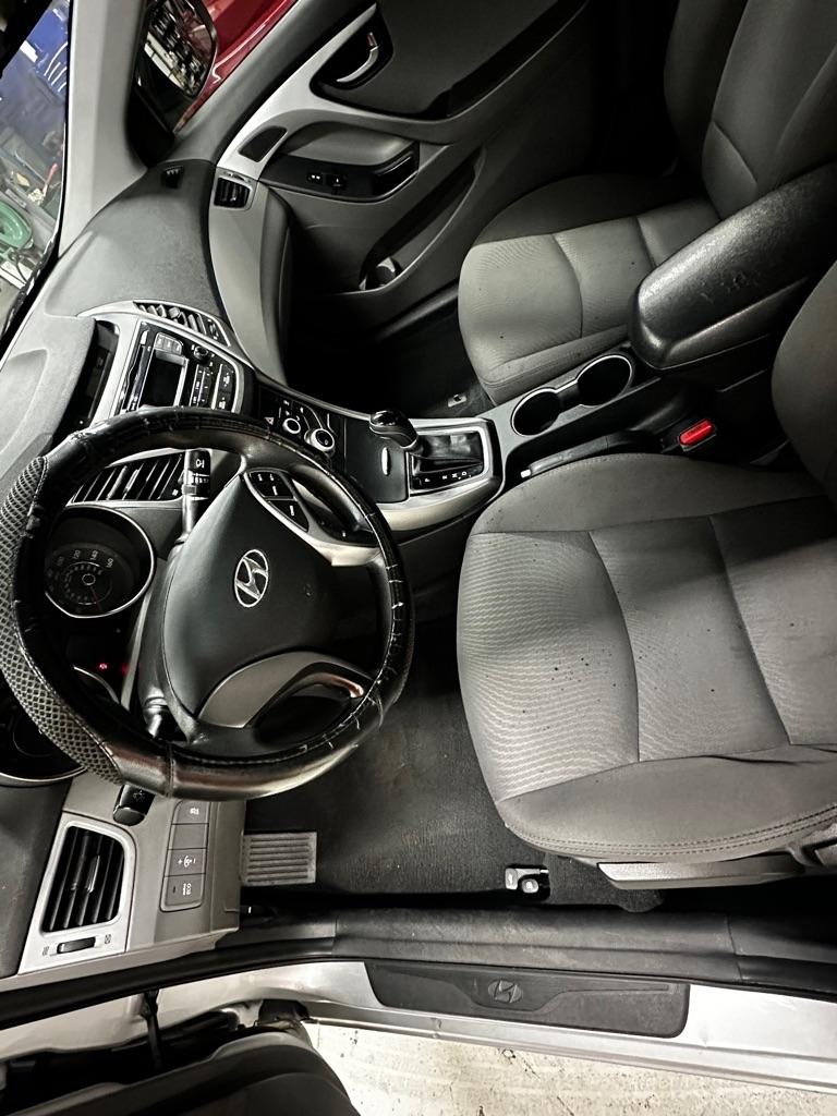Hyundai Elantra SE 6AT 2016