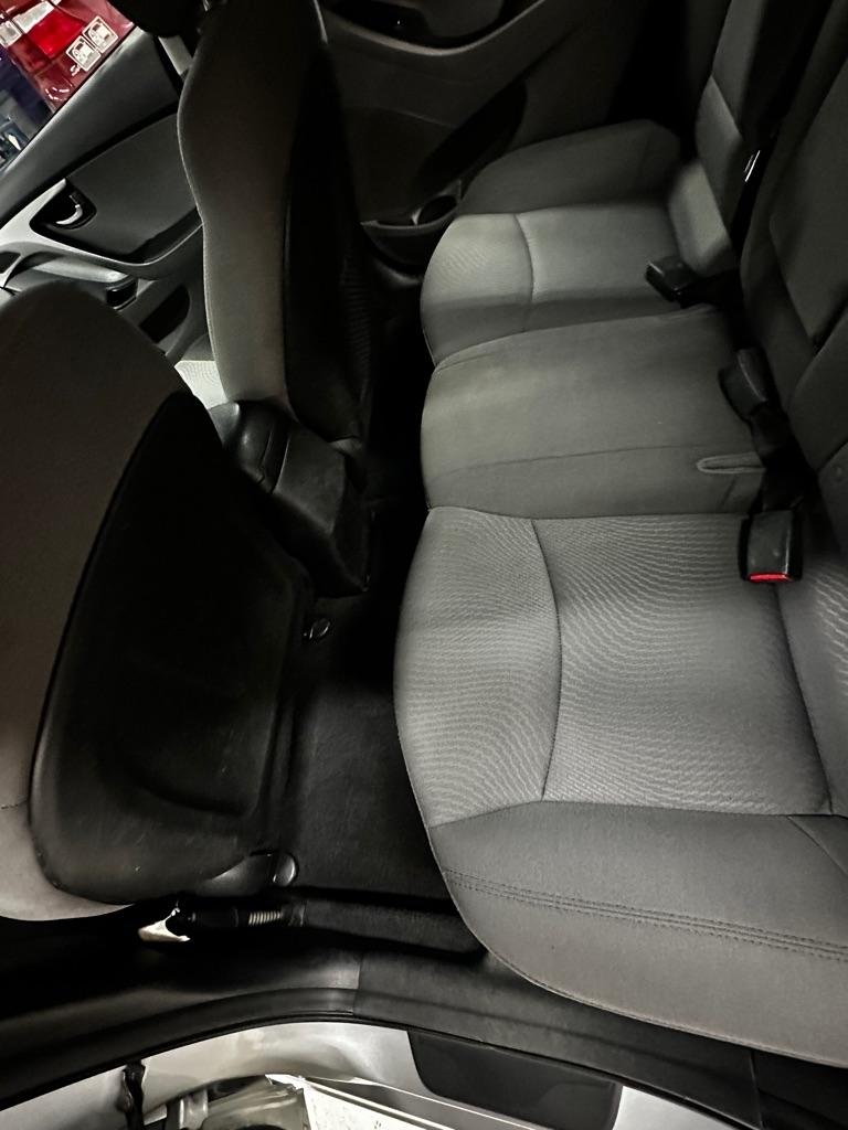 Hyundai Elantra SE 6AT 2016