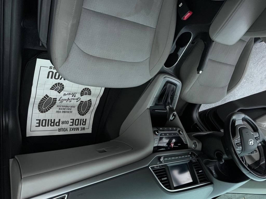 Hyundai Elantra Value Edition 6A 2017