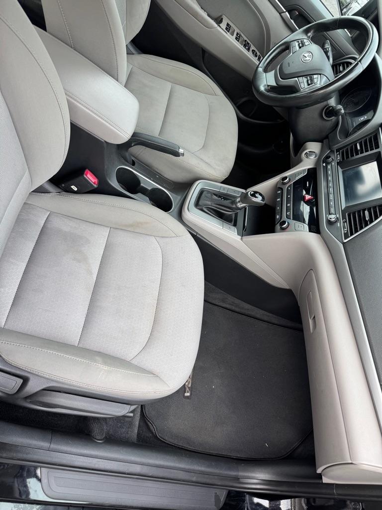 Hyundai Elantra Value Edition 6A 2017