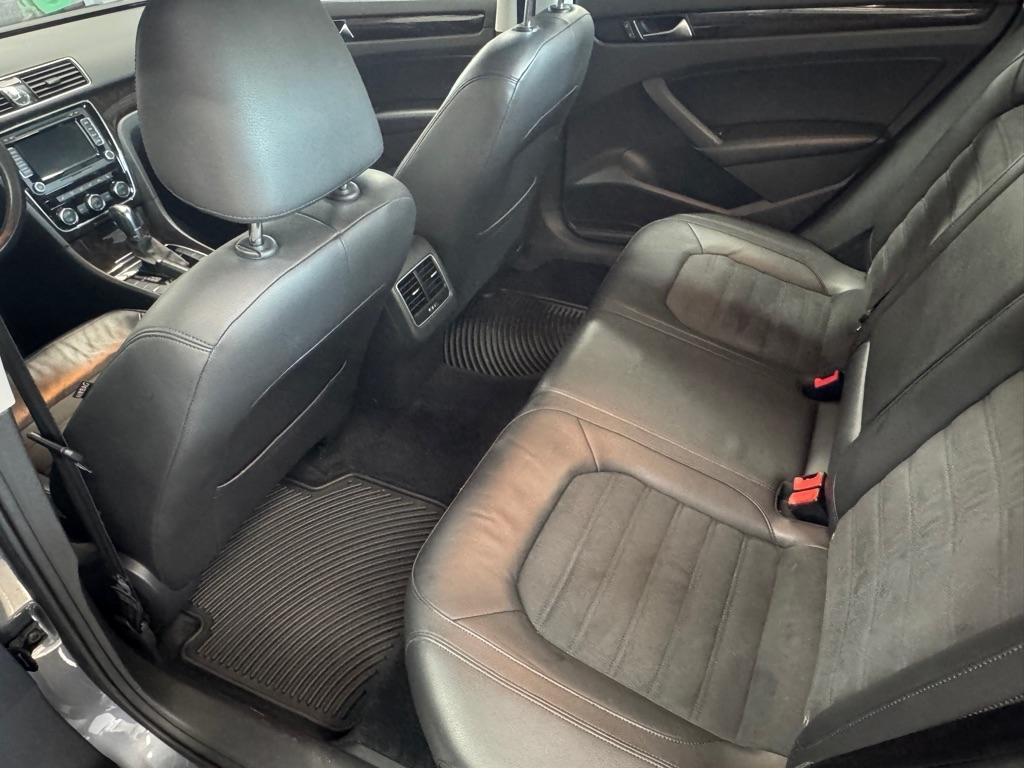 Volkswagen Passat 1.8T SEL Premium AT PZEV 2014