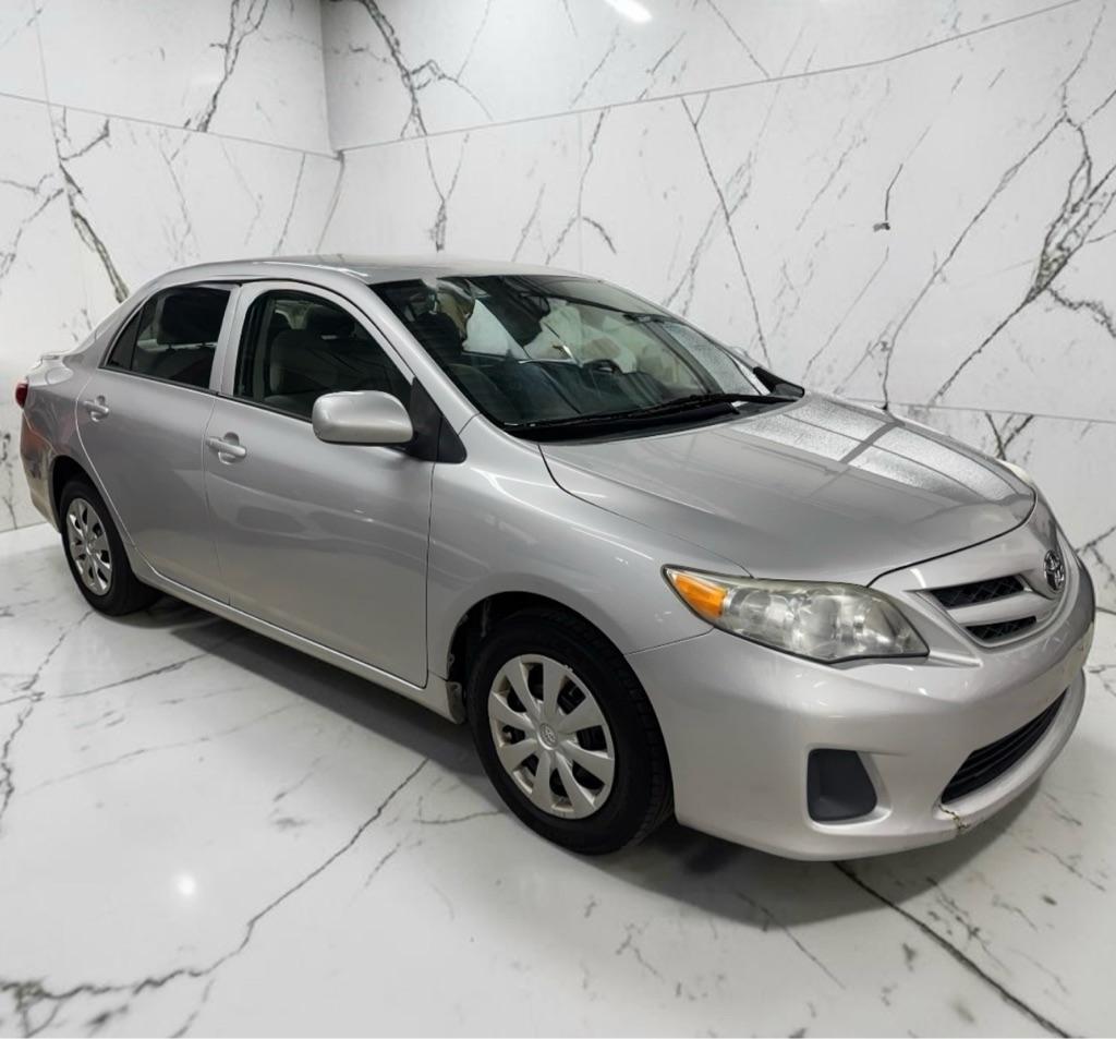 Toyota Corolla L 5-Speed MT 2012