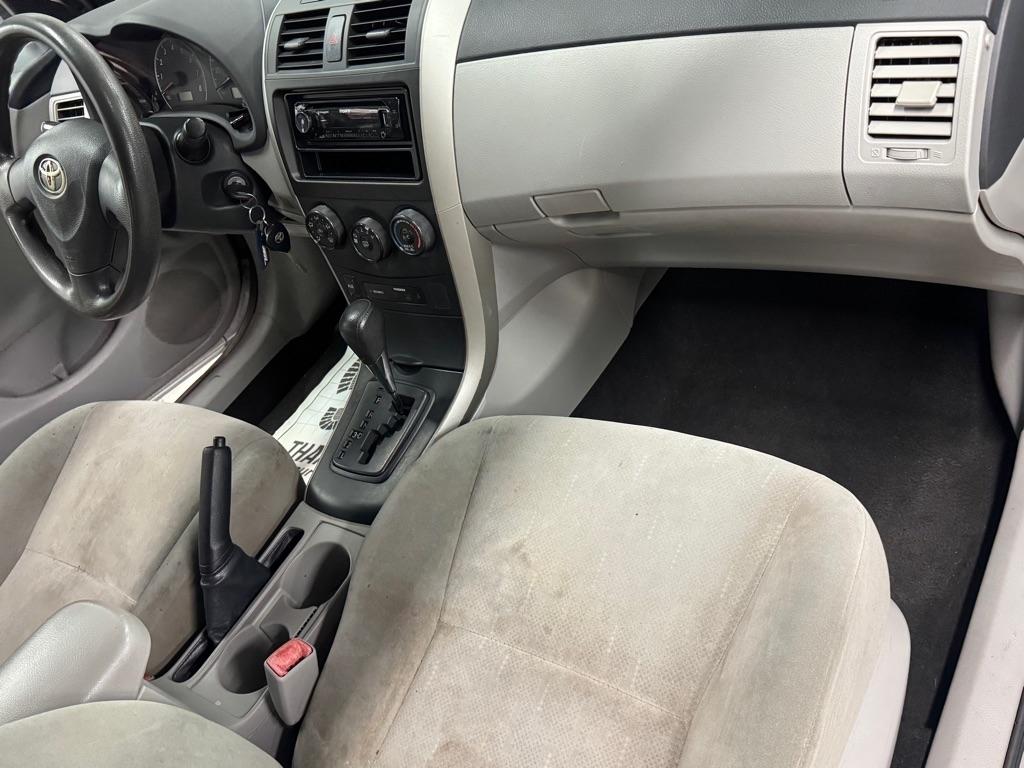 Toyota Corolla L 5-Speed MT 2012
