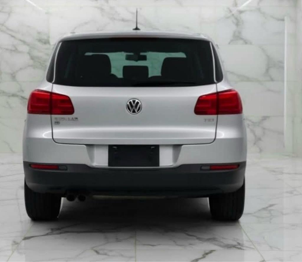 Volkswagen Tiguan S 2016