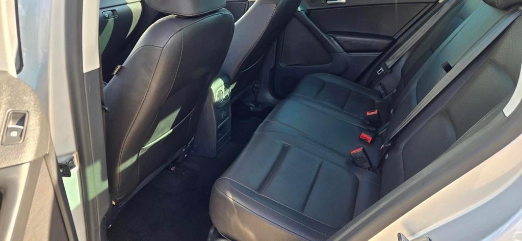 Volkswagen Tiguan S 2016