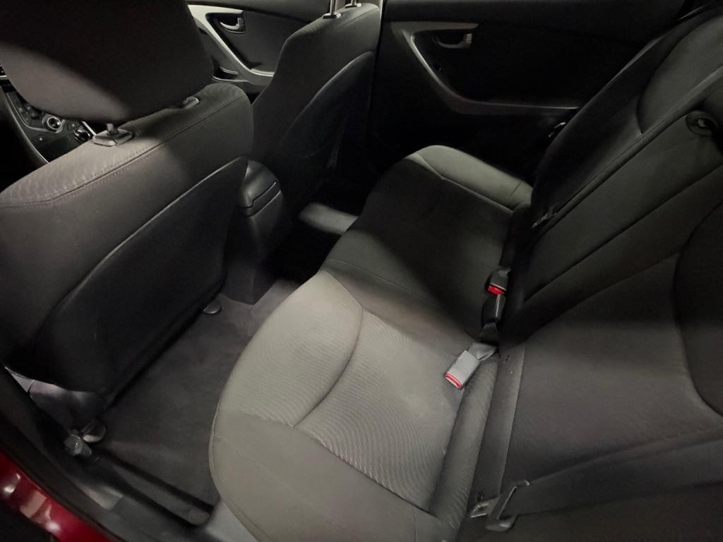 Hyundai Elantra SE 6AT 2016