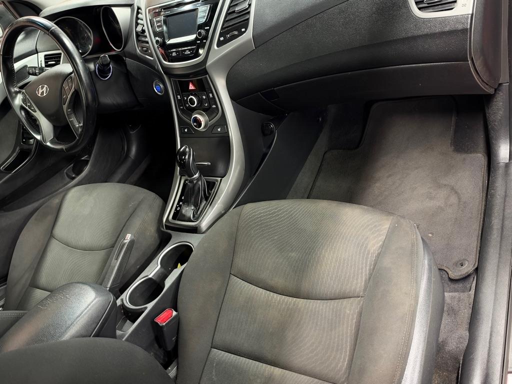 Hyundai Elantra SE 6AT 2016