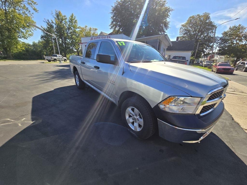 RAM 1500 Tradesman Crew Cab SWB 4WD 2017