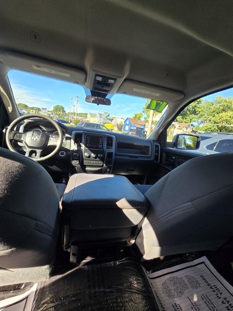 RAM 1500 Tradesman Crew Cab SWB 4WD 2017