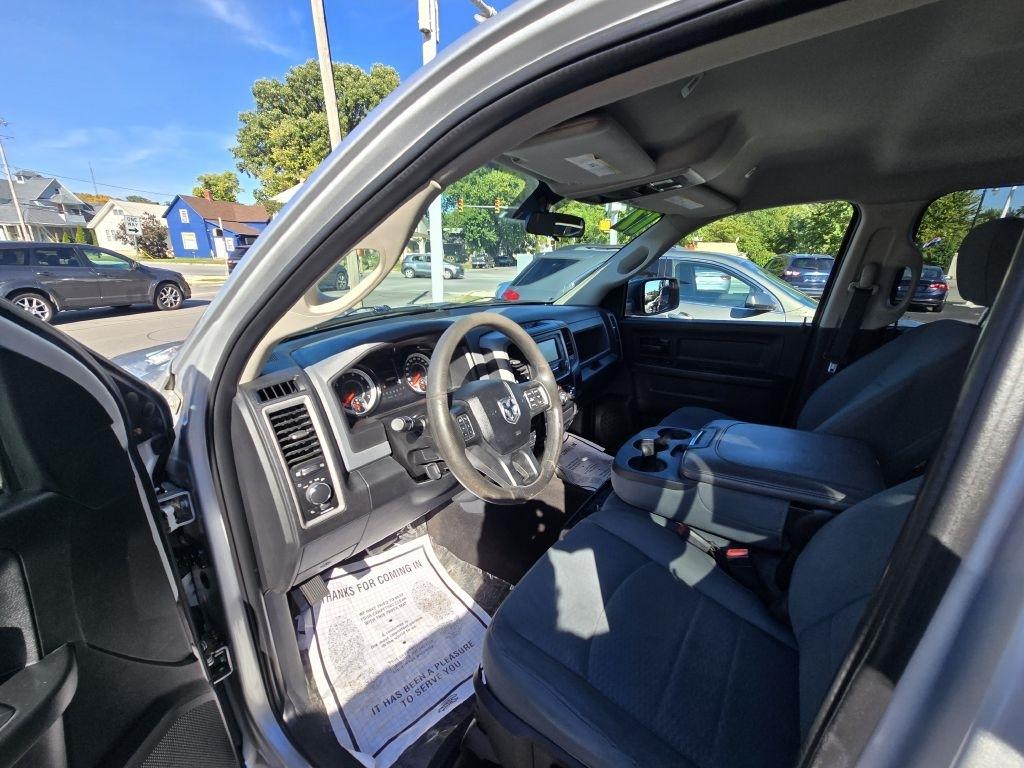 RAM 1500 Tradesman Crew Cab SWB 4WD 2017