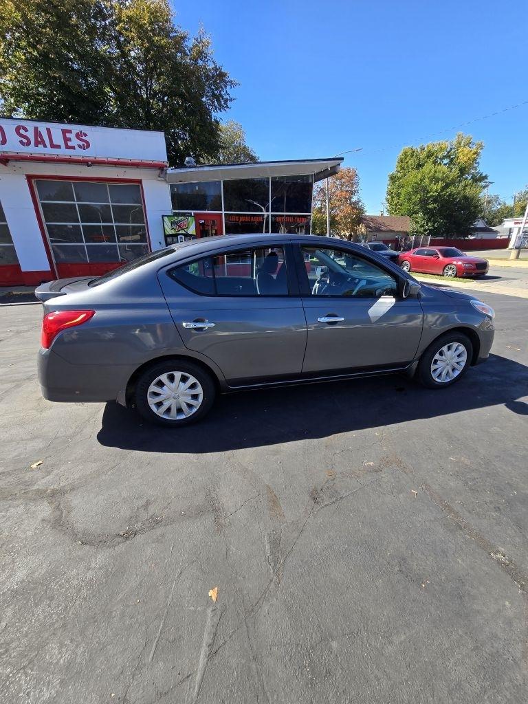 Nissan Versa 1.6 S 5M 2016