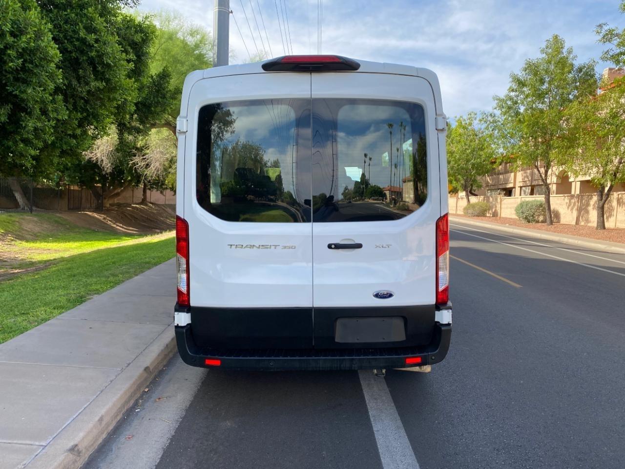 Ford Transit 350 Wagon Med. Roof XL w/Sliding Pass. 148-in. WB 2023