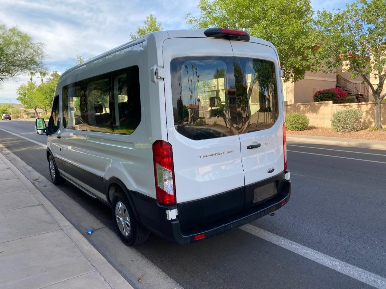 Ford Transit 350 Wagon Med. Roof XL w/Sliding Pass. 148-in. WB 2023