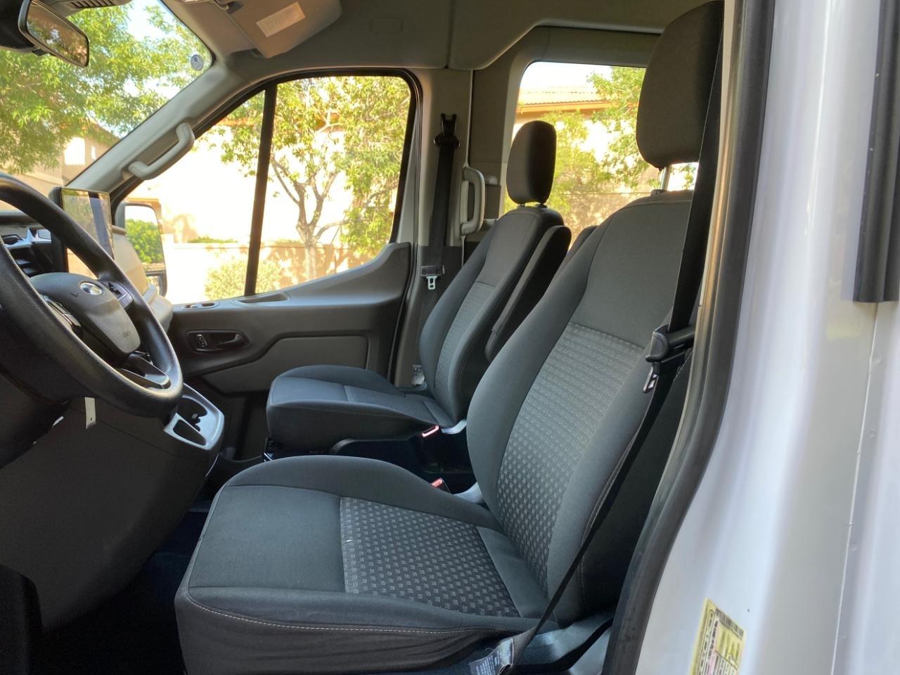 Ford Transit 350 Wagon Med. Roof XL w/Sliding Pass. 148-in. WB 2023