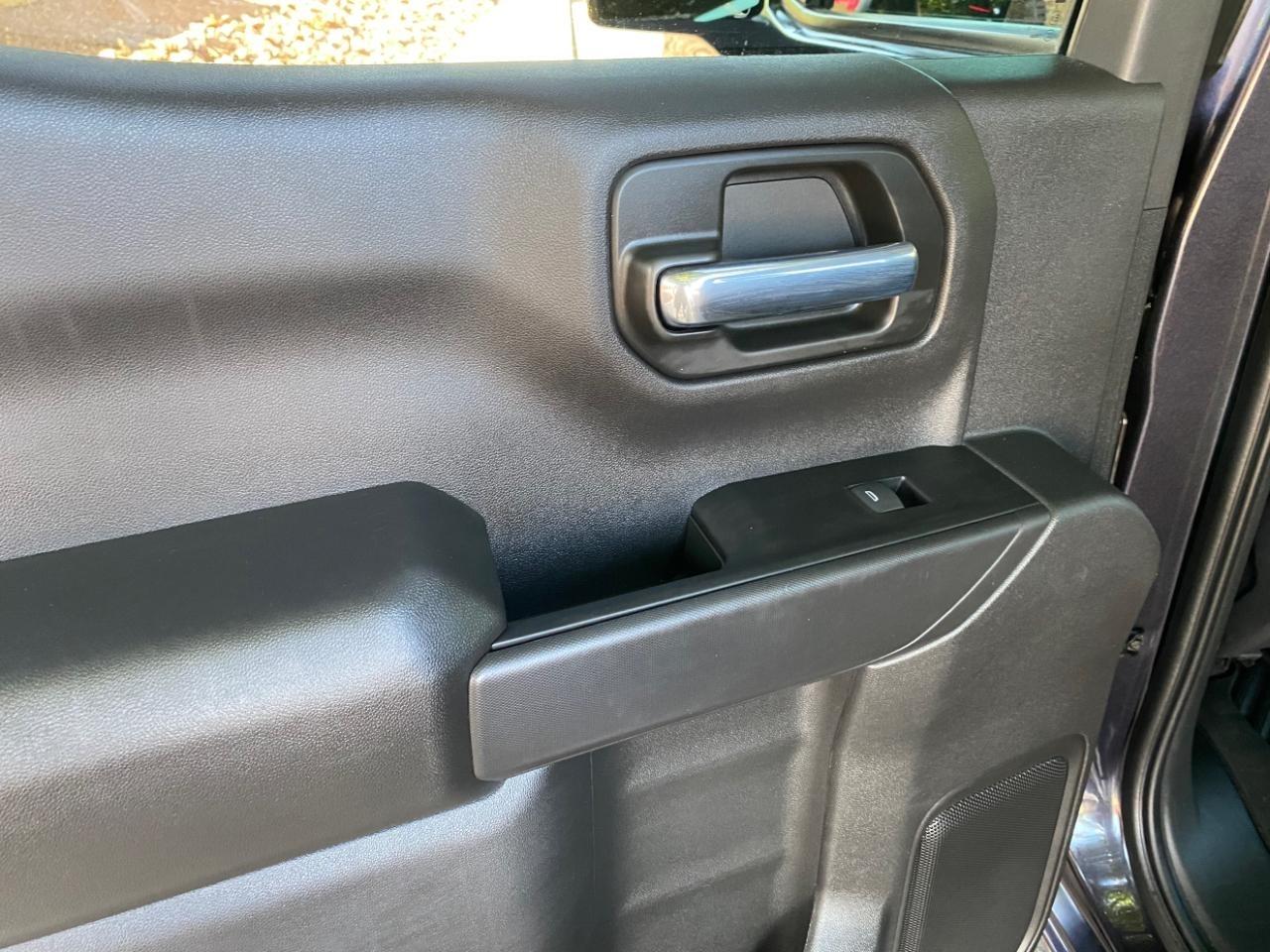 Chevrolet Silverado 1500 Custom Crew Cab 2WD 2023